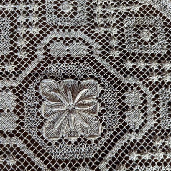 REDUCED Vintage Ecru-Coloured Doily – c 1940s/1950s - Picture 3 of 4